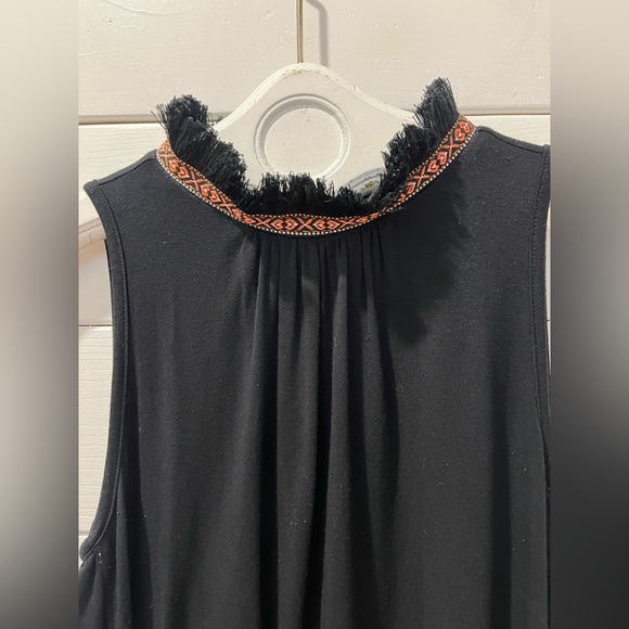 PEBBLE AND STONE Sleeveless Black Tunic with Fringed collar – Size M - Picture 5 of 7
